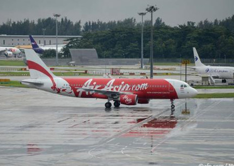 Família de dez pessoas escapa de voo fatal da AirAsia