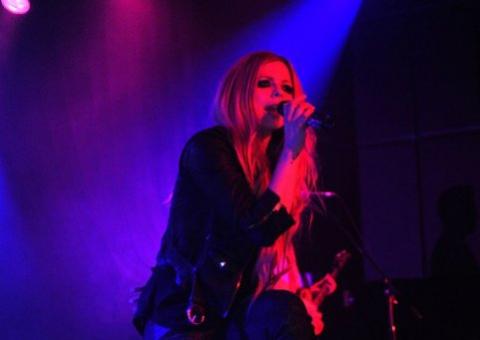 Avril Lavigne desiste de show em Hiroshima