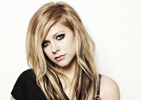 Confira o lyric video do novo single de Avril Lavigne