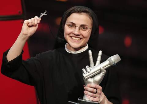 Vencedora do The Voice Itália, Freira lança primeiro disco