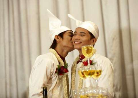 Primeiro casamento homossexual simbólico na Ásia