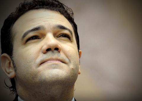 Marcos Feliciano convoca evangélicos a boicotar a Natura por patrocinar novela Babilônia