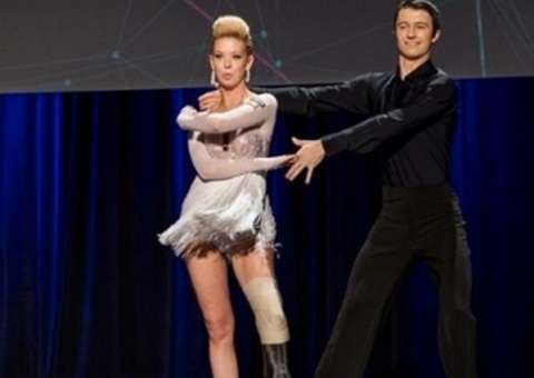 Bailarina vítima do atentado de Boston, dança pela primeira vez