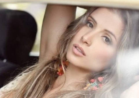 Angela anuncia que saiu do programa Domingão  Faustão