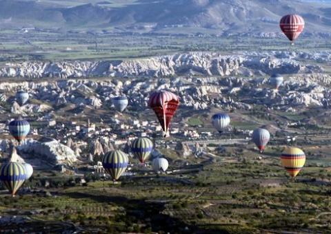 Duas brasileiras morrem em acidente de balão na Turquia