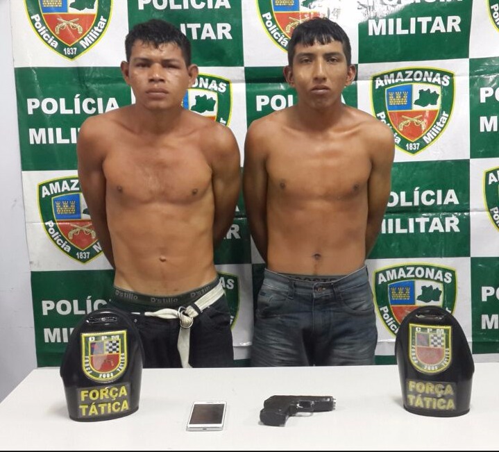 Dupla que fazia arrastão em parada de ônibus é presa na Praça 14