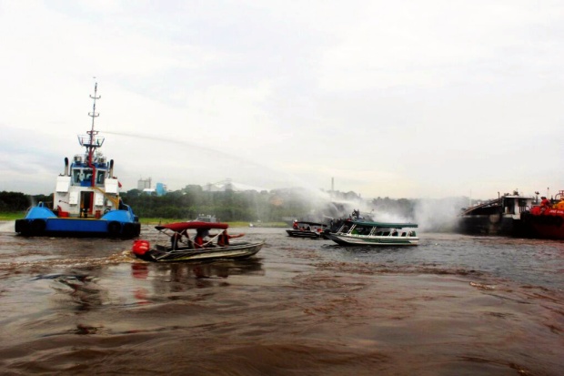 Balsa explode no porto da ilha do Marapatá.Seis feridos