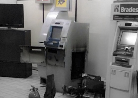 Bandidos arrombam caixa eletrônico do Banco do Brasil na Seduc