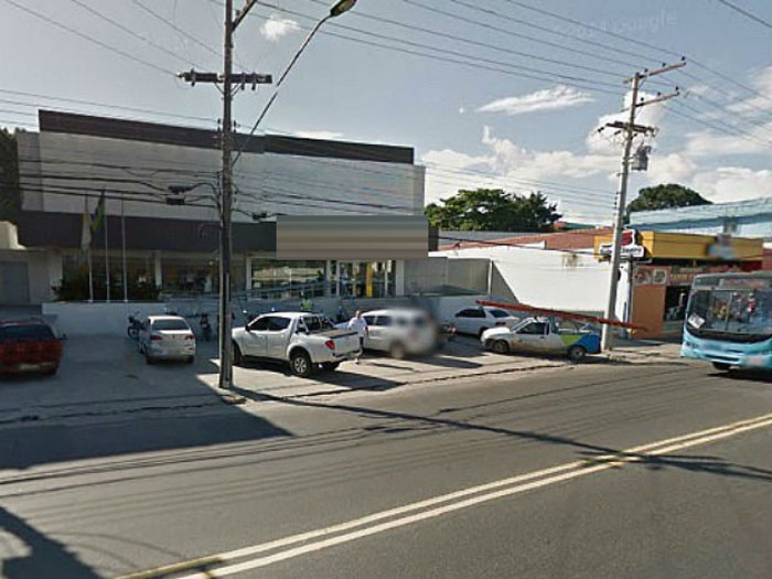 Três caixas eletrônicos são arrombados de agência bancária