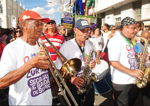 Banda Jaraqui faz esquenta na Praça da Polícia