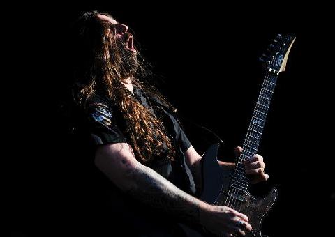 Novo grupo latino com Andreas Kisser promete puro metal