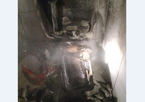 Mulher explode banheiro ao tentar matar barata