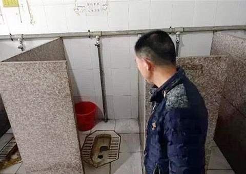 Adolescente é presa após acharem seu bebê recém-nascido em banheiro de fábrica