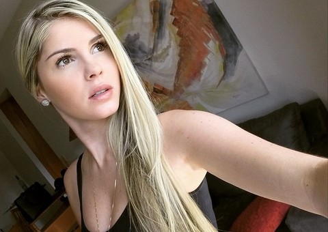 Cintura fina de Bárbara Evans que conquistou Cauã Reymond chama atenção na web