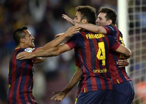 Barcelona vence Sevilla nos acréscimos e se mantém na liderança