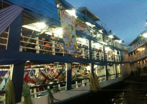 Embalo das toadas dos bumbás aumenta busca de barcos na Manaus Moderna