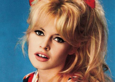 Diva dos anos 50, Brigitte Bardot abre conta no Twitter aos 78 anos