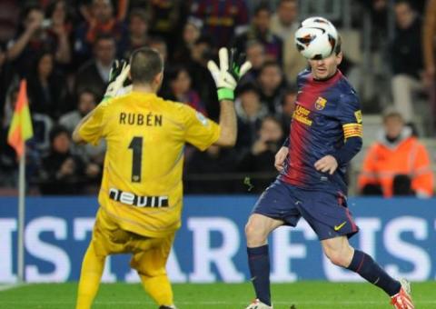 Com mais um show de Messi, Barça atropela Rayo e mantém vantagem sobre o Real