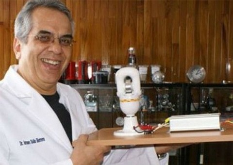 Cientista mexicano cria uma bateria com carga infinita