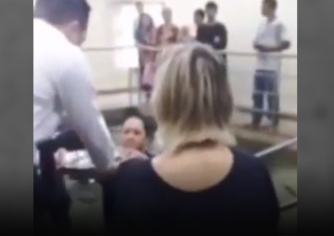 Novo vídeo mostra os bastidores do batismo de Andressa Urach