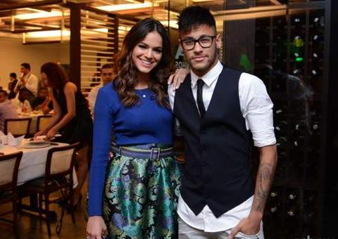 Neymar e Bruna Marquezine dão apoio a fã com câncer terminal