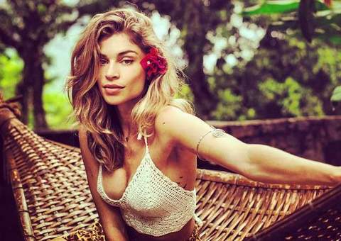 Grazi Massafera provoca na internet com decotão e recebe elogios