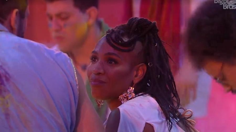 BBB21: Karol Conká alerta Arthur sobre Carla Diaz: 'ela não quer'