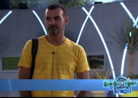 Vagner foi violentado quando criança por padre