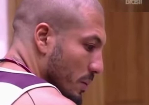  Já ouviu? Vaza  áudio de Boninho dando bronca após Tamires desistir "Morreu, se suicidou" 