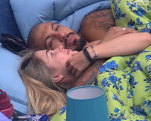 “BBB 15”: “Vamos dar uma segurada”, pede Aline a Fernando após noite de sexo