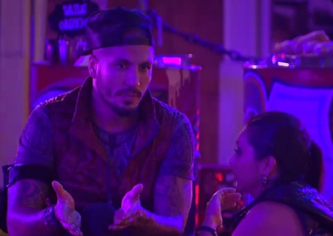BBB15: Durante festa, Fernando afirma gostar de Aline mas dá esperança a Amanda