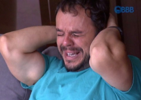BBB15: Poeta tem ataquede choro e pede socorro