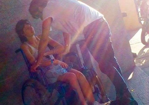 Laura Neiva passa mal e é levada a hospital por Chay Suede