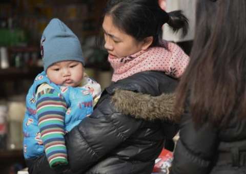 Falar com os bebês como se faz com adultos estimula seu intelecto