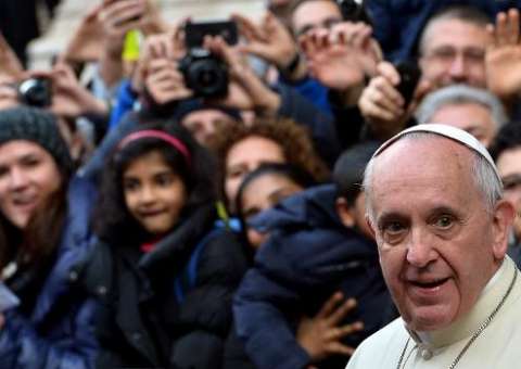 Papa Francisco surpreende freiras com telefonema