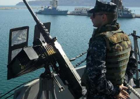  Destroyer da marinha americana faz manobras no Mar Negro