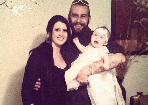 Mãe morta salva vida da própria bebê que estava presa em carro submerso