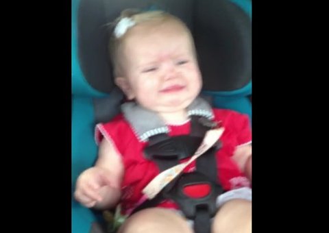 Vídeo fofo mostra reação de bebê ao ouvir Katy Perry 