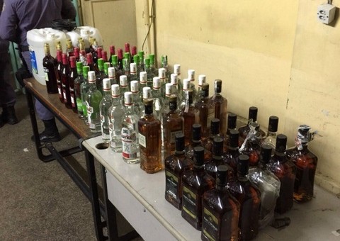 Dois homens tentam entrar na Vidal Pessoa com 70 garrafas de bebida alcoólica