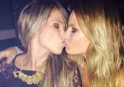  Fani Pacheco e Natalia Casassola  se beijam em boate