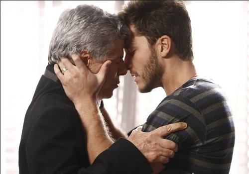 Beijo gay é vetado por Aguinaldo Silva em novela
