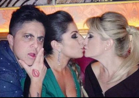 Antonia Fontenelle beijando outra mulher