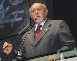 Aliados de Braga votam com Melo