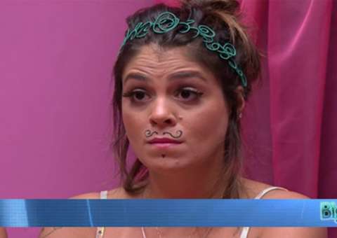 Sem acreditar, Bella deixa o reality com 56% dos votos