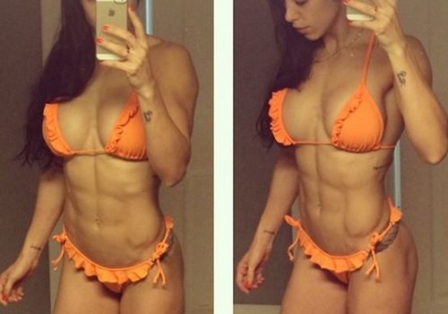 Bella Falconi mostra corpo escultural de biquíni