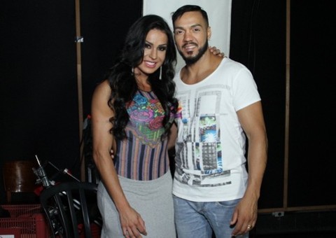 Belo salva e beija Gracyanne Barbosa em gravação de seu novo clipe