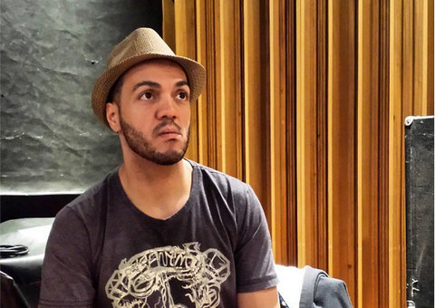 Belo cancela shows após ser internado