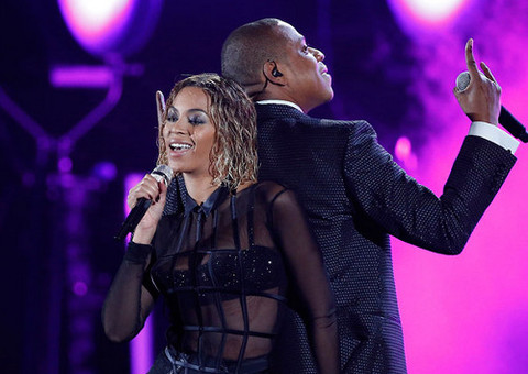 Beyoncé e Jay-Z homenageiam às tropas americanas. Veja vídeo.