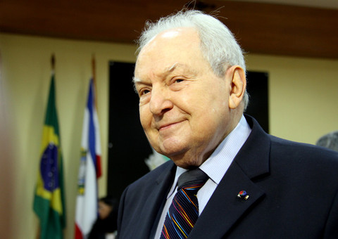 Papel de Bernardo Cabral na reconstrução da democracia é lembrado por Artur