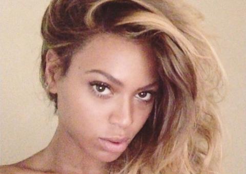 Beyoncé aparece de cara limpa e é elogiada na internet